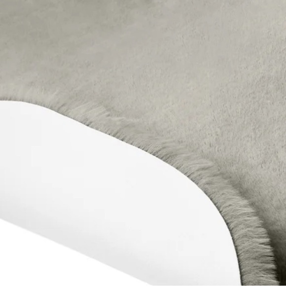 Animal Shape Faux Fur Rug - Picture 3 of 4